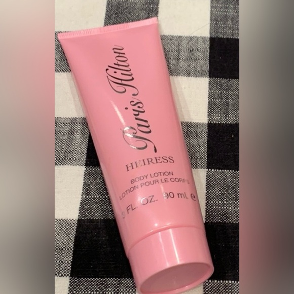 Women’s Designer Paris Hilton Heiress 3 fl oz. Body lotion - Picture 2 of 5